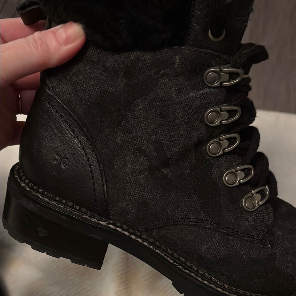 Frye Black Fur-Lined Lace-Up Boots 7.5 - Picture 14 of 17